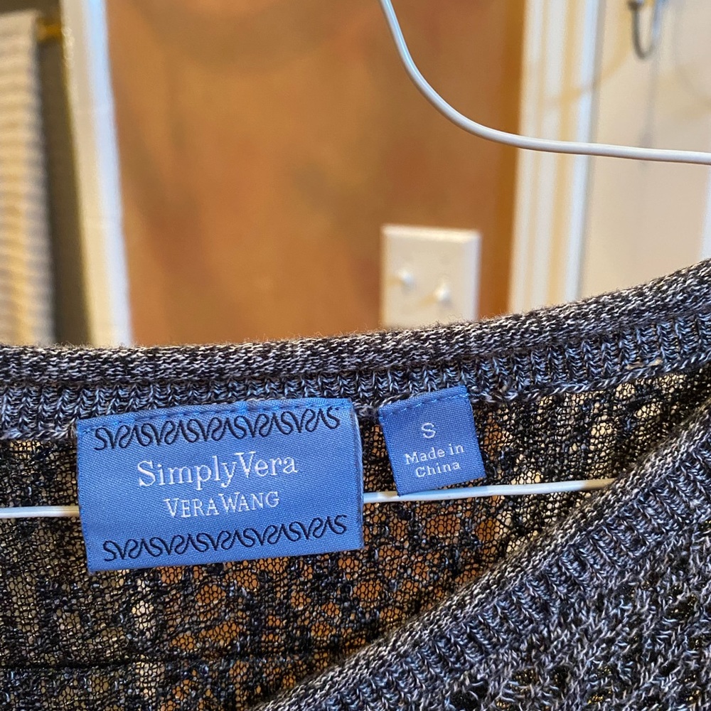 Vera Wang V-Neck light weight sweater SZ Small
